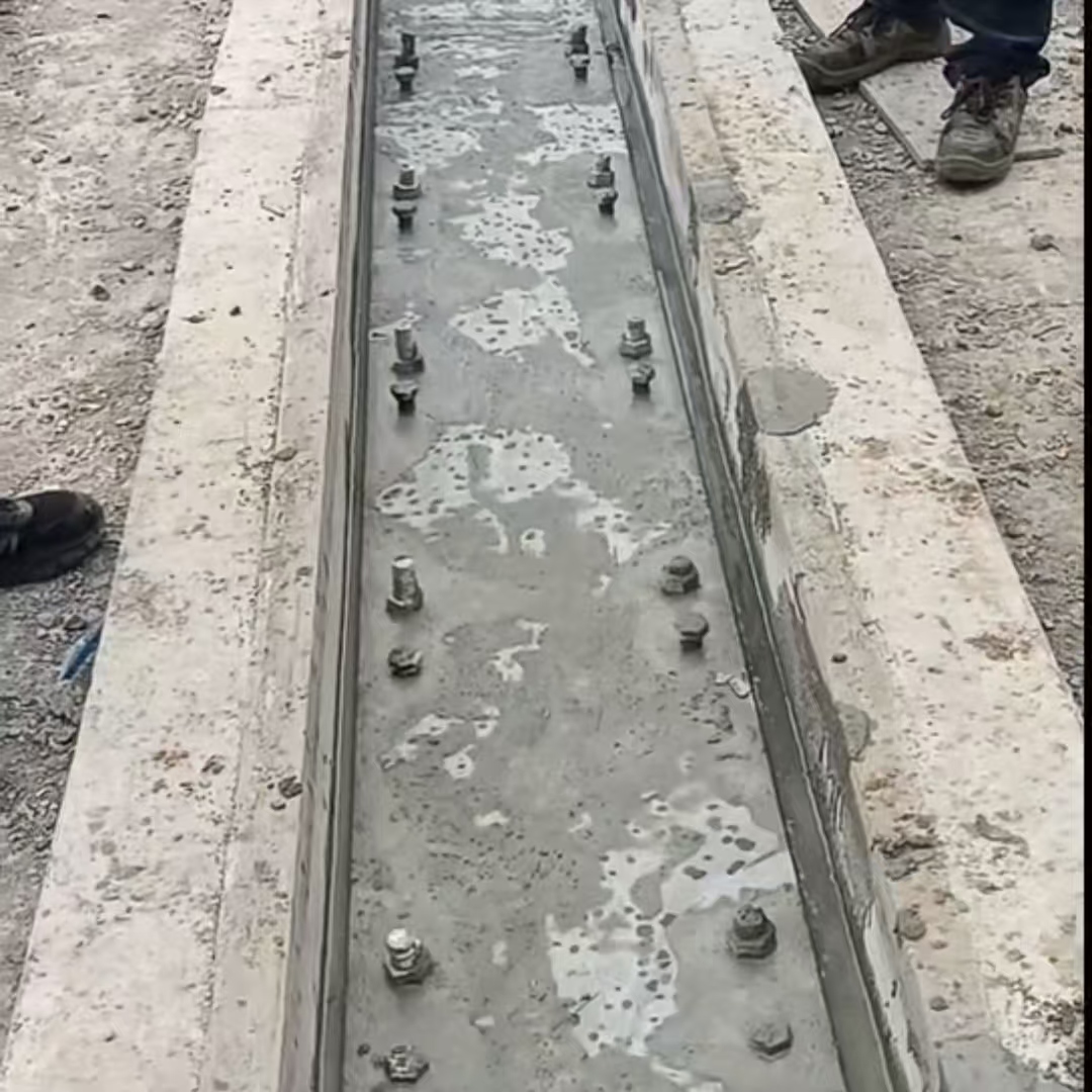 海阳港口码头起重机龙门吊重型机械设备稳固用早强快凝轨道胶泥